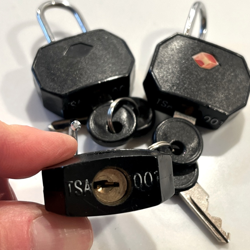 TSA luggage locks with keys - Picture 3 of 4